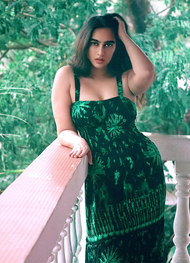 అందాలతో కుర్రాళ్లను ఆగమాగం చేస్తున్న మేఘా శుక్లా (ఫొటోలు) | Actress